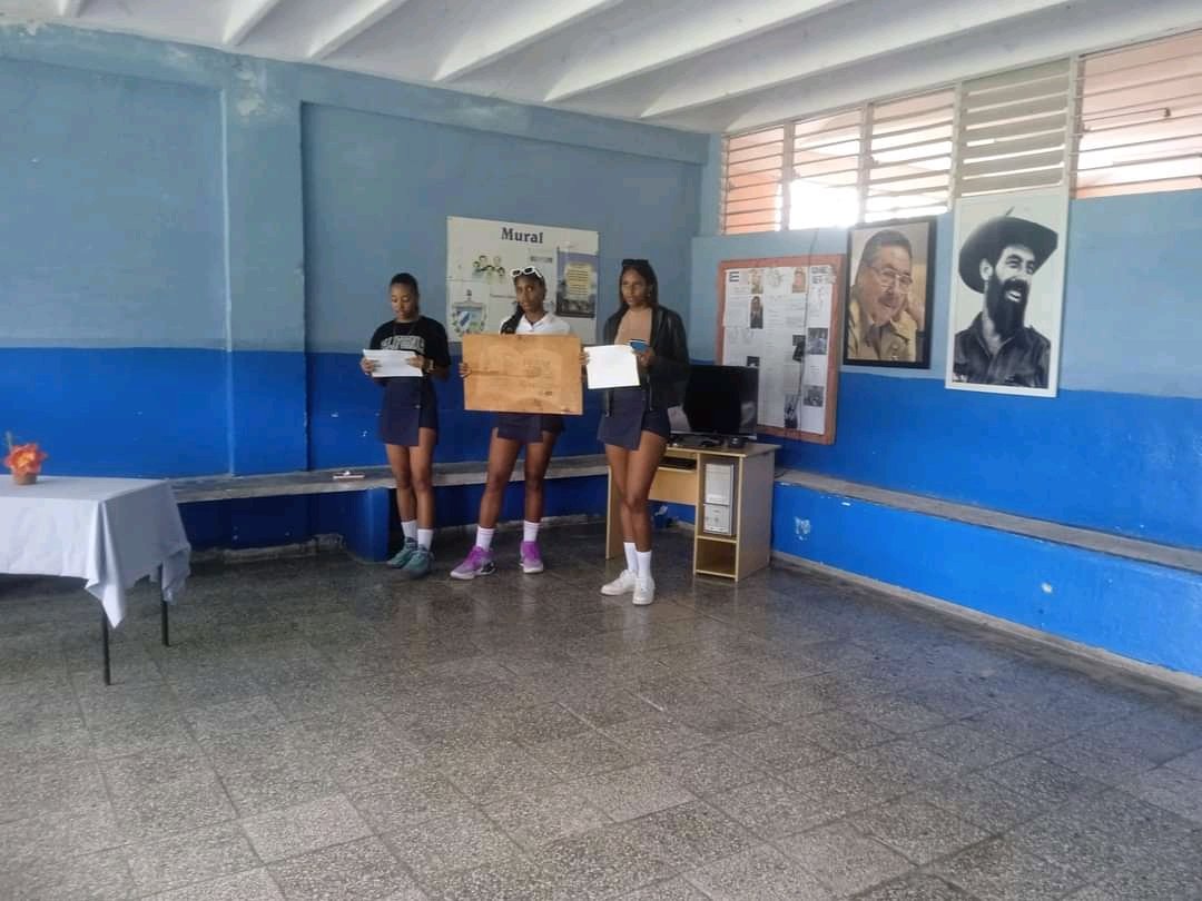 camaguey_inder's tweet photo. Con el compromiso de ser mejores cada día, se procede a la firma de los estudiantes atletas de la @eidecp
al ingreso a la Federación de Estudiantes de la Enseñanza Media en #Camagüey
#LaFEEMEsDeTodos https://t.co/09jT1vBgRa