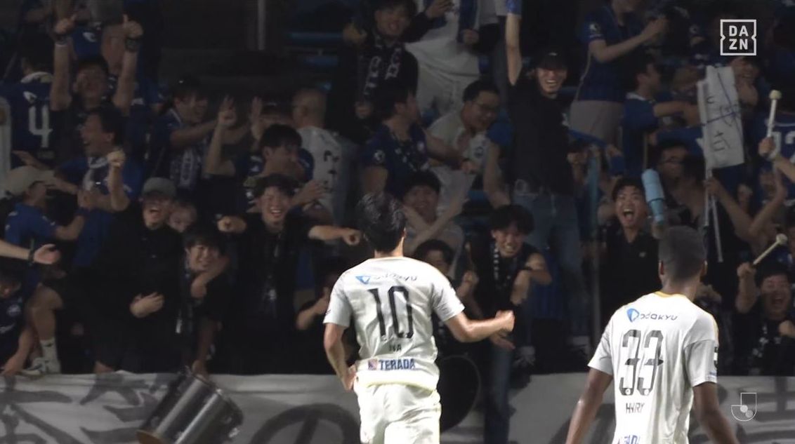 AVISPA_FLAG's tweet photo. 〔ドメサカブログ〕【J1第30節 福岡×町田】3ゴールで快勝した町田が3試合ぶりの白星で首位返り咲き！福岡は守備立て直せず9試合勝利なし https://t.co/EWClE6dYUY https://t.co/NjYVJo6gQY
