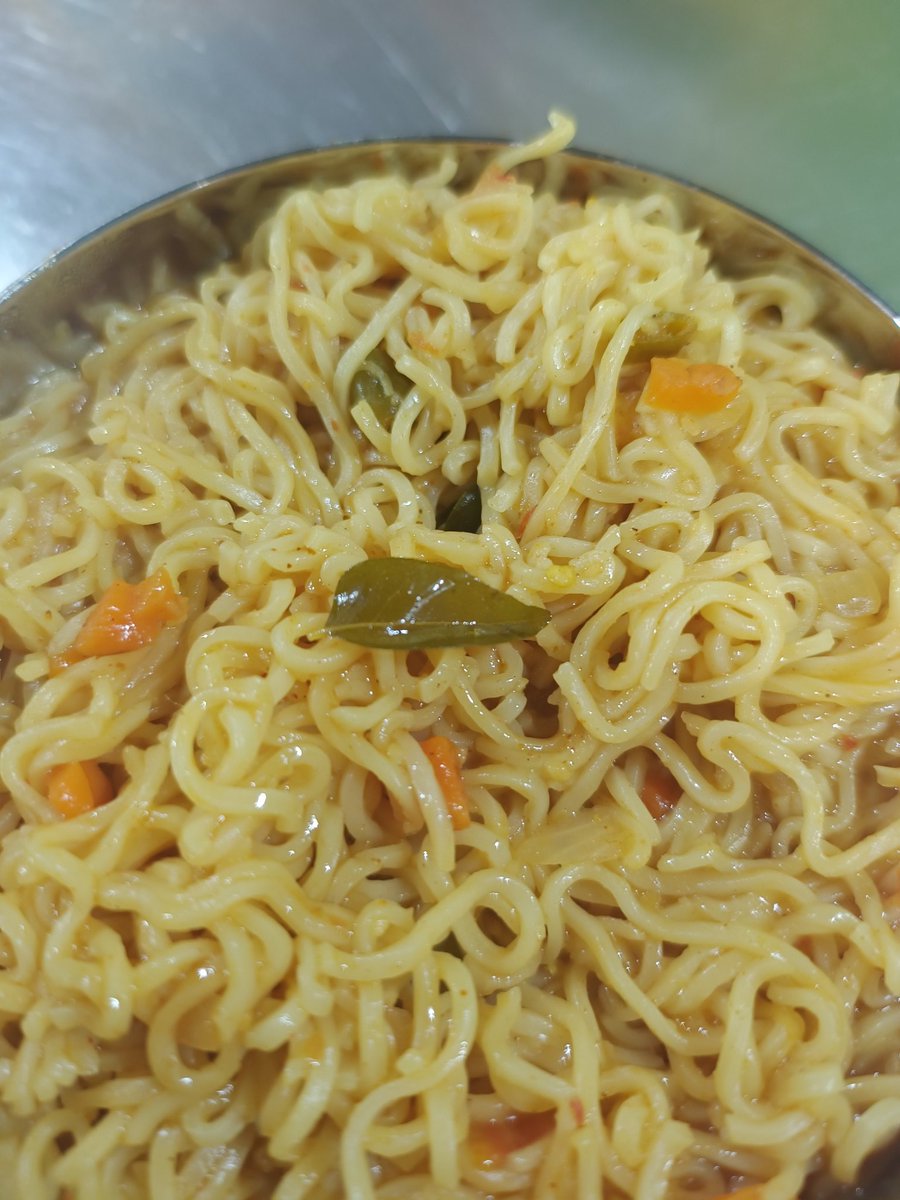 Aadyaasrivasta1's tweet photo. #No_offense!
But is it really ok to expect curry leaves in Maggie?
#maggi #VidaaMuyarchi #food #India https://t.co/2RQrIx3RZr