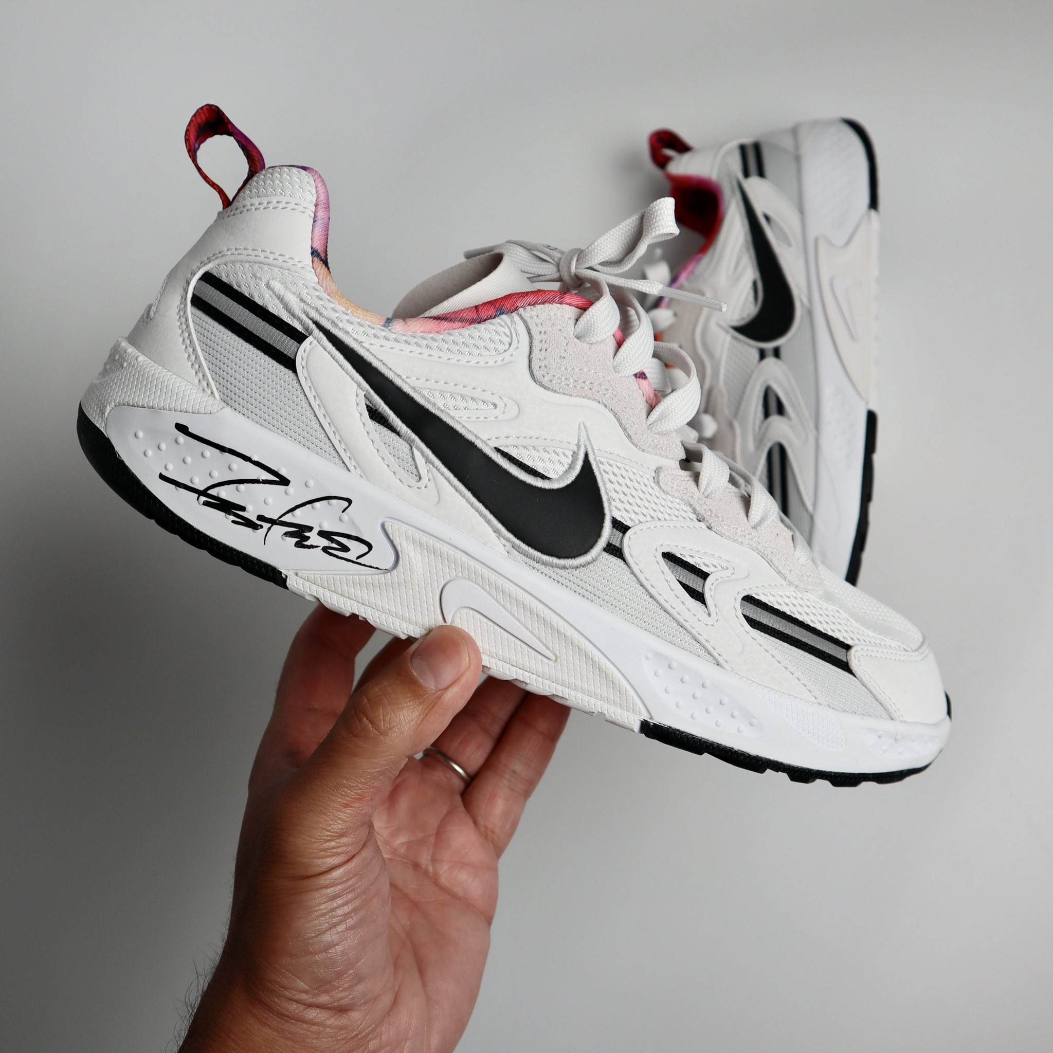 Moresneakers twitter deals