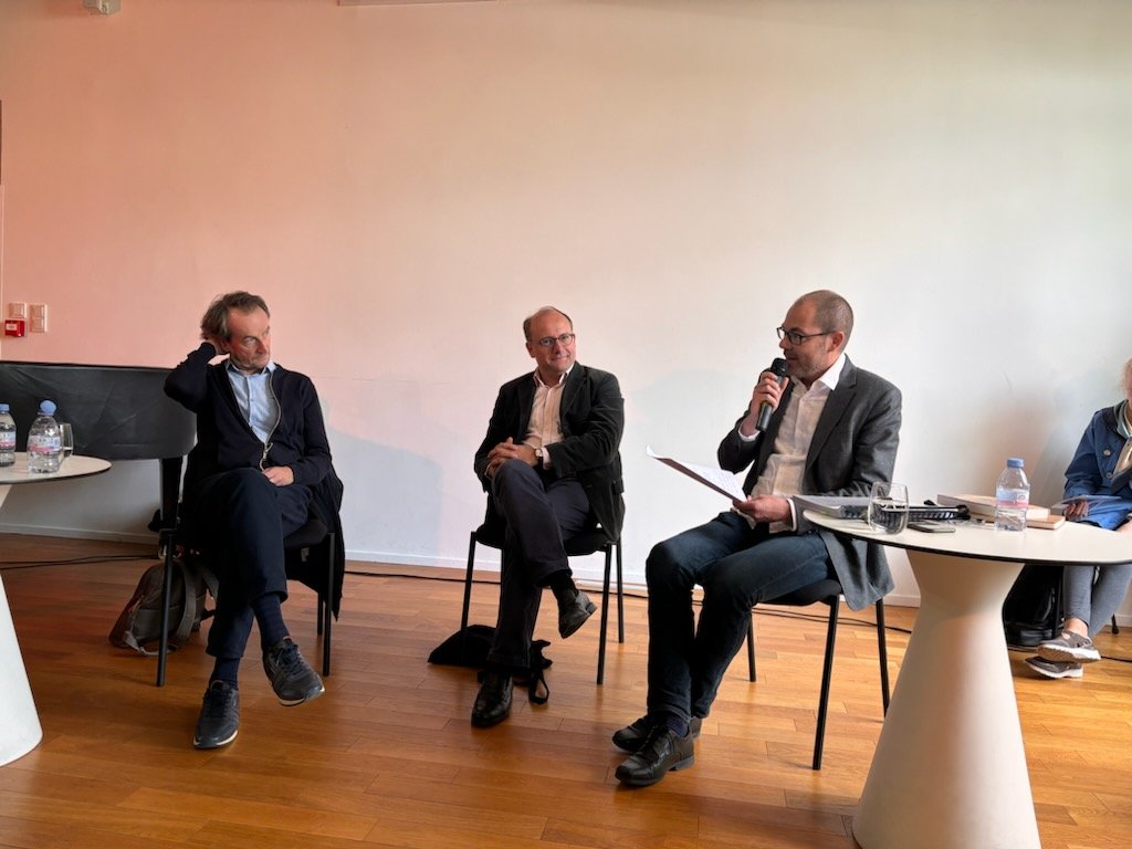 💬 Rencontre @Livresurlaplace à Nancy : "Zones Grises : sonder le nazisme et les camps de l'intérieur,  est-ce comprendre le monde ?" avec Johann Chapoutot.
📚 Son nouveau livre "Le Monde nazi 1919-1945" coécrit avec Christian Ingrao et Nicolas Patin sera en librairie le 19/09