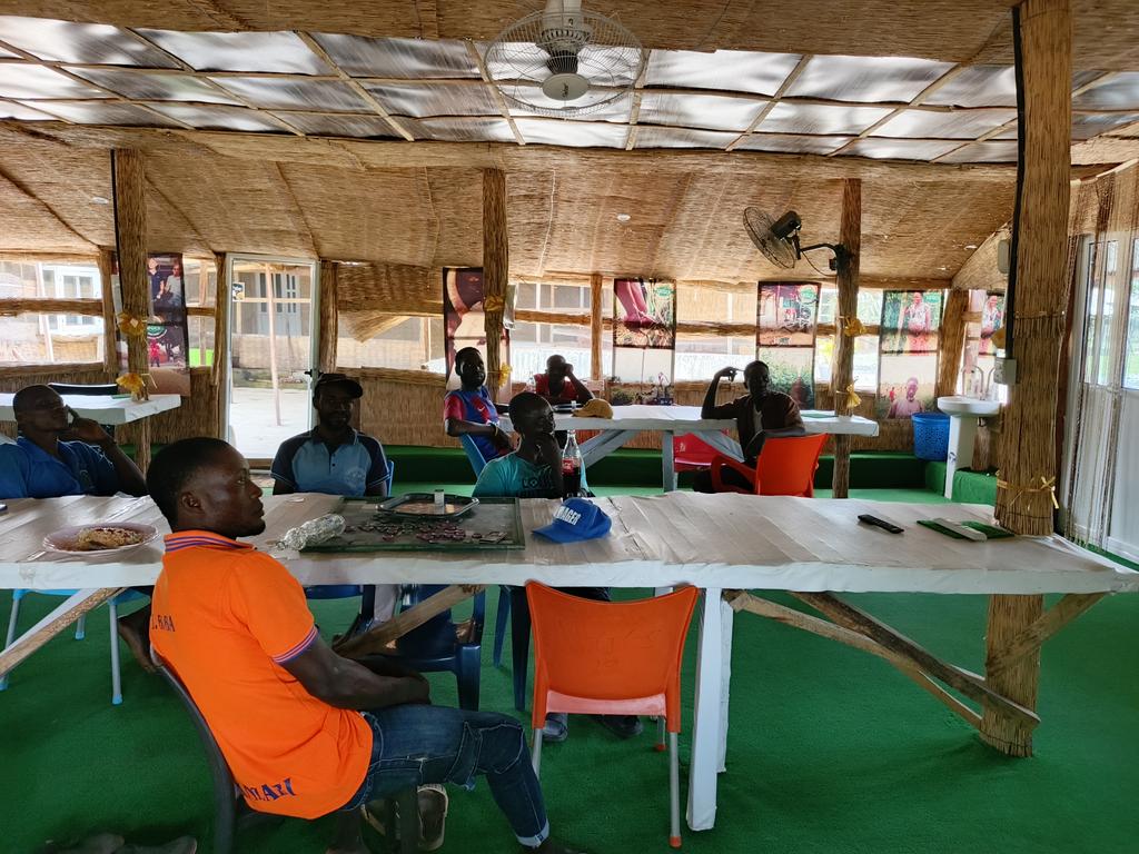 RetsonTedheke01's tweet photo. #Agbatoken: It is Break Time @NFGCSFarmEstate in Ga'ate, Kokona LGA, Nasarawa.
@ManUtd is Leading 0:2 Against Southampton & We Can Enjoy This at the @Agbatoken Restaurant, Bars & Garden!
For Nigeria to Work, Nigeria Must Farm! Real Rural Agricultural productivity is The Key! https://t.co/hAkhjVCtxk