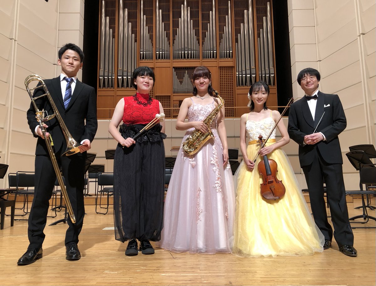 洗足音大「管弦打コンチェルトの調べ」終演しました。左からTrb.鵜飼輝さん、Mar.廣瀬歌菜さん、Sax.石渡遥菜さん、Vn.鈴木利々果さん。素晴らしいステップになったと思う。本当におめでとう！ 洗足ニューフィルの皆さんも心を尽くし良い音楽をしてくださいました。一番嬉しかったのはそこかなあ。