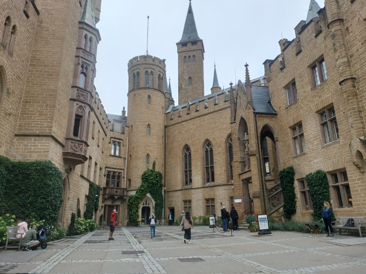 sweetcrystal24's tweet photo. One of the prettiest castles I've been to❤️ https://t.co/pps3sqaDjF