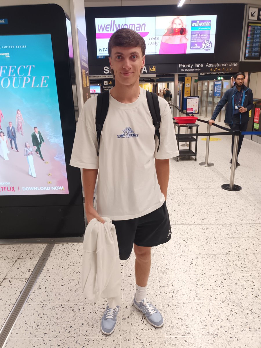 On his way back to Melbourne. 🏏