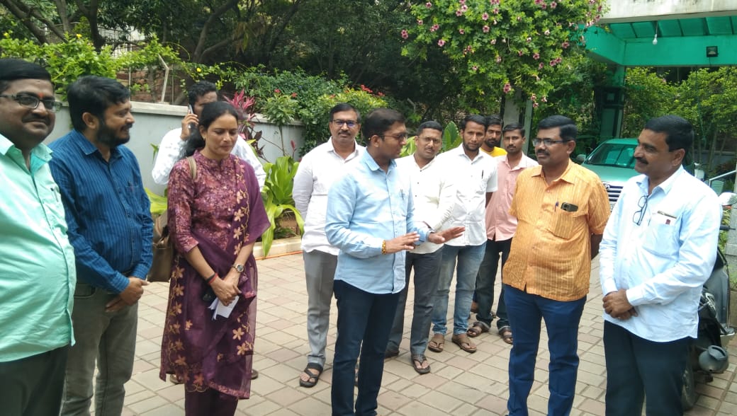 ಮಾನ್ಯ ಶ್ರೀ ಆನಂದ್ ಸಿದ್ದು ನ್ಯಾಮಗೌಡ ಮಾಜಿ ಶಾಸಕರು ಜಮಖಂಡಿ ಮತಕ್ಷೇತ್ರ ರವರಿಗೆ ಅಂತರಾಷ್ಟ್ರೀಯ ಪ್ರಜಾಪ್ರಭುತ್ವ ದಿನಾಚರಣೆಯ ನಿಮಿತ್ಯ ಕಾರ್ಯಕ್ರಮದಲ್ಲಿ ಭಾಗವಹಿಸಲು  ಆಮಂತ್ರಣ ನೀಡಲಾಯಿತು   <a href="/SWDGoK/">ಸಮಾಜ ಕಲ್ಯಾಣ ಇಲಾಖೆ</a> <a href="/Captain_Mani72/">Manivannan P 🇮🇳</a>#KarnatakaDemocracyDay2024