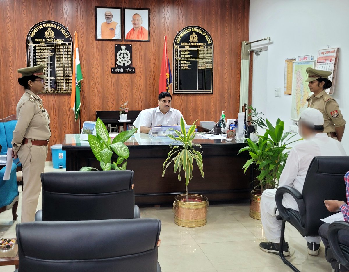 adgzonebareilly's tweet image. 14.09.2024
अपर पुलिस महानिदेशक, बरेली जोन द्वारा कार्यालय में जनसुनवाई कर फरियादियों की समस्याओं को सुना गया एवं उनकी समस्याओं के गुणवत्तापूर्ण व समयबद्ध निस्तारण हेतु सम्बन्धित को आवश्यक दिशा-निर्देश दिए । #UPPolice