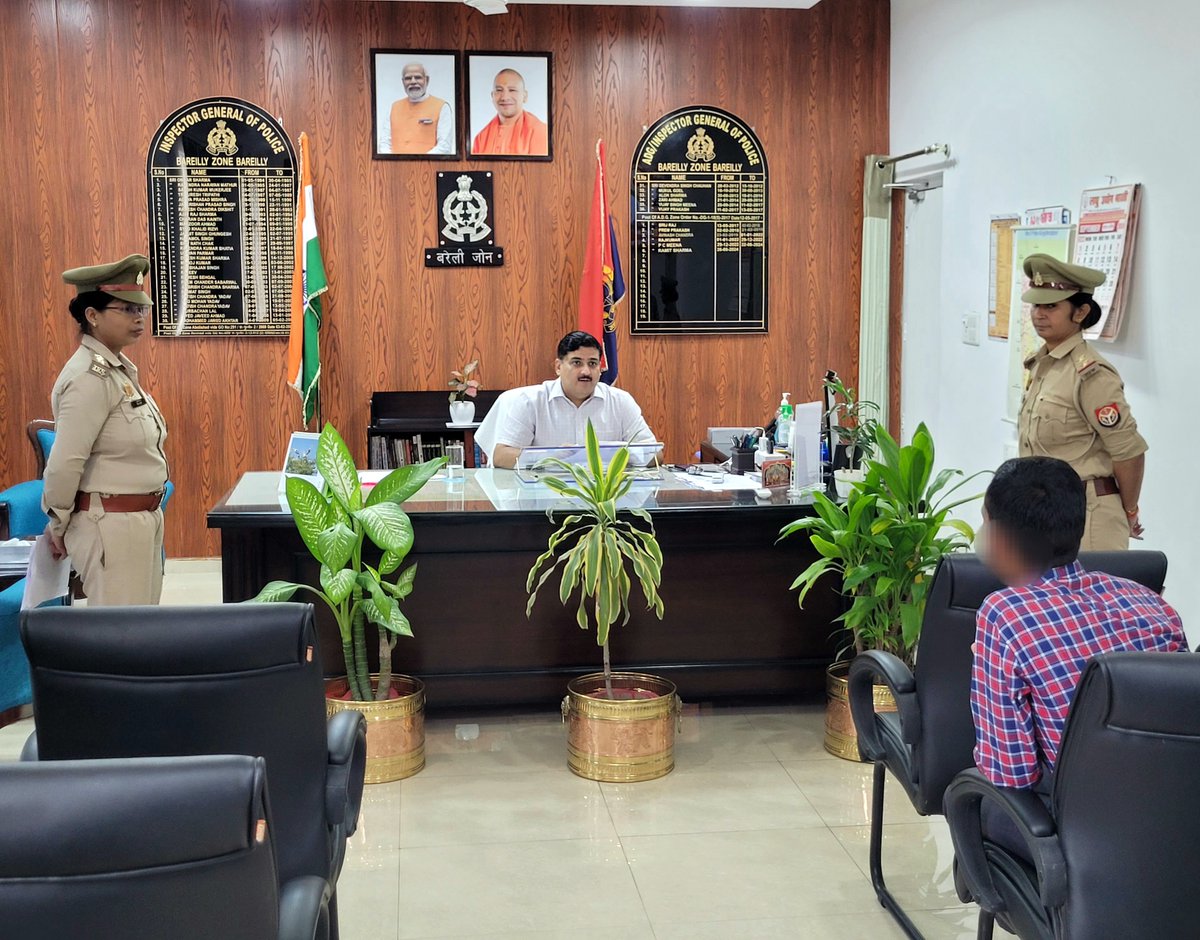 adgzonebareilly's tweet image. 14.09.2024
अपर पुलिस महानिदेशक, बरेली जोन द्वारा कार्यालय में जनसुनवाई कर फरियादियों की समस्याओं को सुना गया एवं उनकी समस्याओं के गुणवत्तापूर्ण व समयबद्ध निस्तारण हेतु सम्बन्धित को आवश्यक दिशा-निर्देश दिए । #UPPolice
