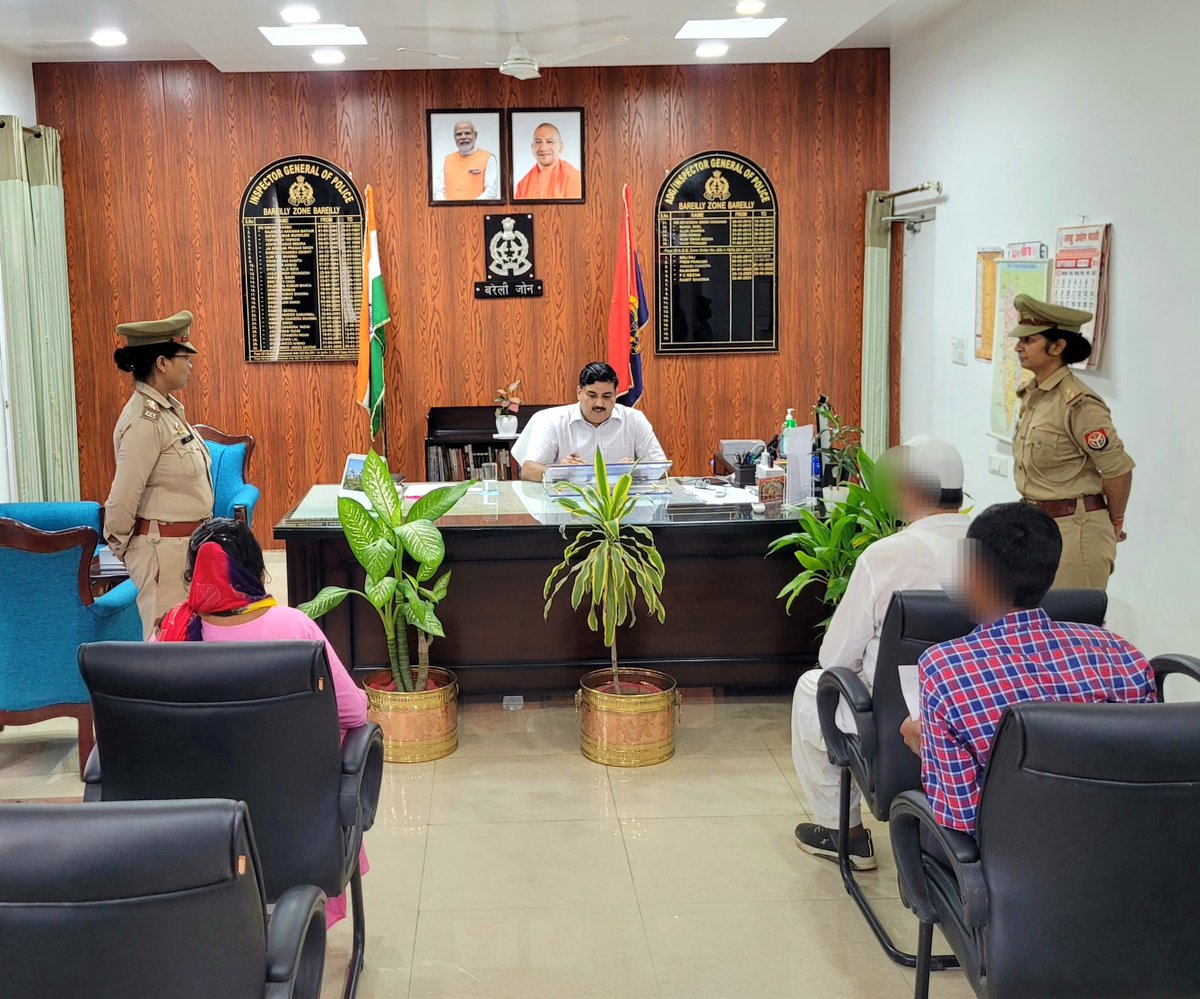 adgzonebareilly's tweet image. 14.09.2024
अपर पुलिस महानिदेशक, बरेली जोन द्वारा कार्यालय में जनसुनवाई कर फरियादियों की समस्याओं को सुना गया एवं उनकी समस्याओं के गुणवत्तापूर्ण व समयबद्ध निस्तारण हेतु सम्बन्धित को आवश्यक दिशा-निर्देश दिए । #UPPolice