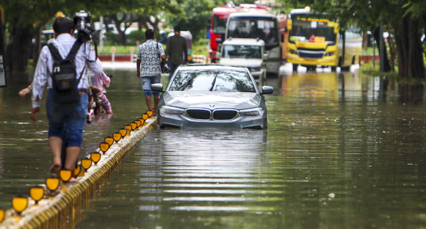 KhanPetaline's tweet photo. Delhi rains bring cleanest air of the year.
But be careful of floods.
#DelhiRains #delhirain #DELHIMETRO #Gurgaon #GurugramRains #GurugramRains https://t.co/NMVVKUCfuh
