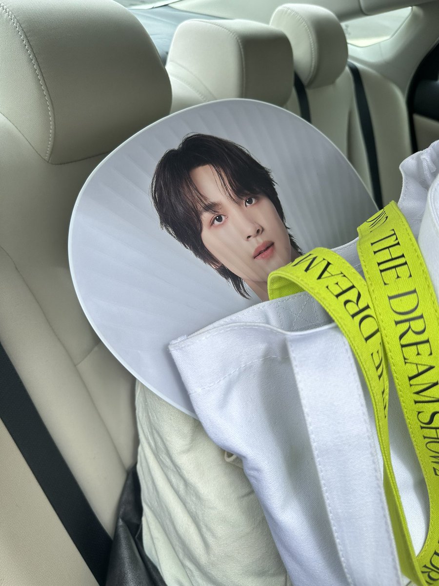 haebubw's tweet photo. this picket going thru it with me https://t.co/tlaNICnucZ