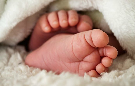 _ArriveAlive's tweet photo. Kutloanong mother arrested after newborn baby found in chest freezer  https://t.co/15bNoEWW6h

#ArriveAlive #BabyFound @SAPoliceService https://t.co/T2Q7ymtLXk