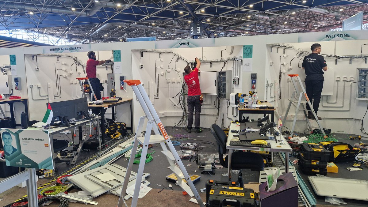 🥇🥈🥉Última jornada de competición en <a href="/WorldSkills/">WorldSkills</a>. 

💪Un último esfuerzo para que los competidores y competidoras finalicen sus pruebas. 

🇪🇸Nuestros chicos y chicas siguen dándolo todo🫶

Mucha suerte desde <a href="/educaciongob/">Ministerio de Educación, FP y Deportes</a>. Vamos!!! Estáis en la recta final!!