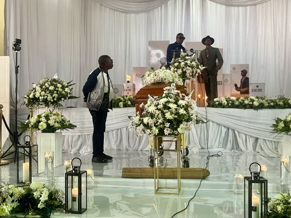 Iam_sbonga's tweet photo. IN Pics: Mapaputsi’s funeral underway at Dlamini Multipurpose Hall Centre. 

Read more: @dailysunsa 

#ANESSAxMilkLove #GranHermanoChile #Mapaputsi #MapaputsiFuneral https://t.co/ghiZzs2q7l