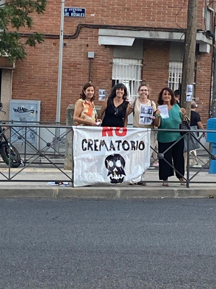 ☣️ En #BarrioSanFermín todas colaboramos porq no vamos a permitir  instalación potencialmente peligrosa. Ntra esperanza d vida está en 10 años menos q población dl resto d Madrid.  #NoalCrematorioM40
#LaUniónhacelaFuerza 💪 #ElSurNoEsUnVertedero
#Usera #Villaverde <a href="/FRAVM/">Federación Vecinal de Madrid</a> <a href="/MADRID/">Ayuntamiento Madrid</a>