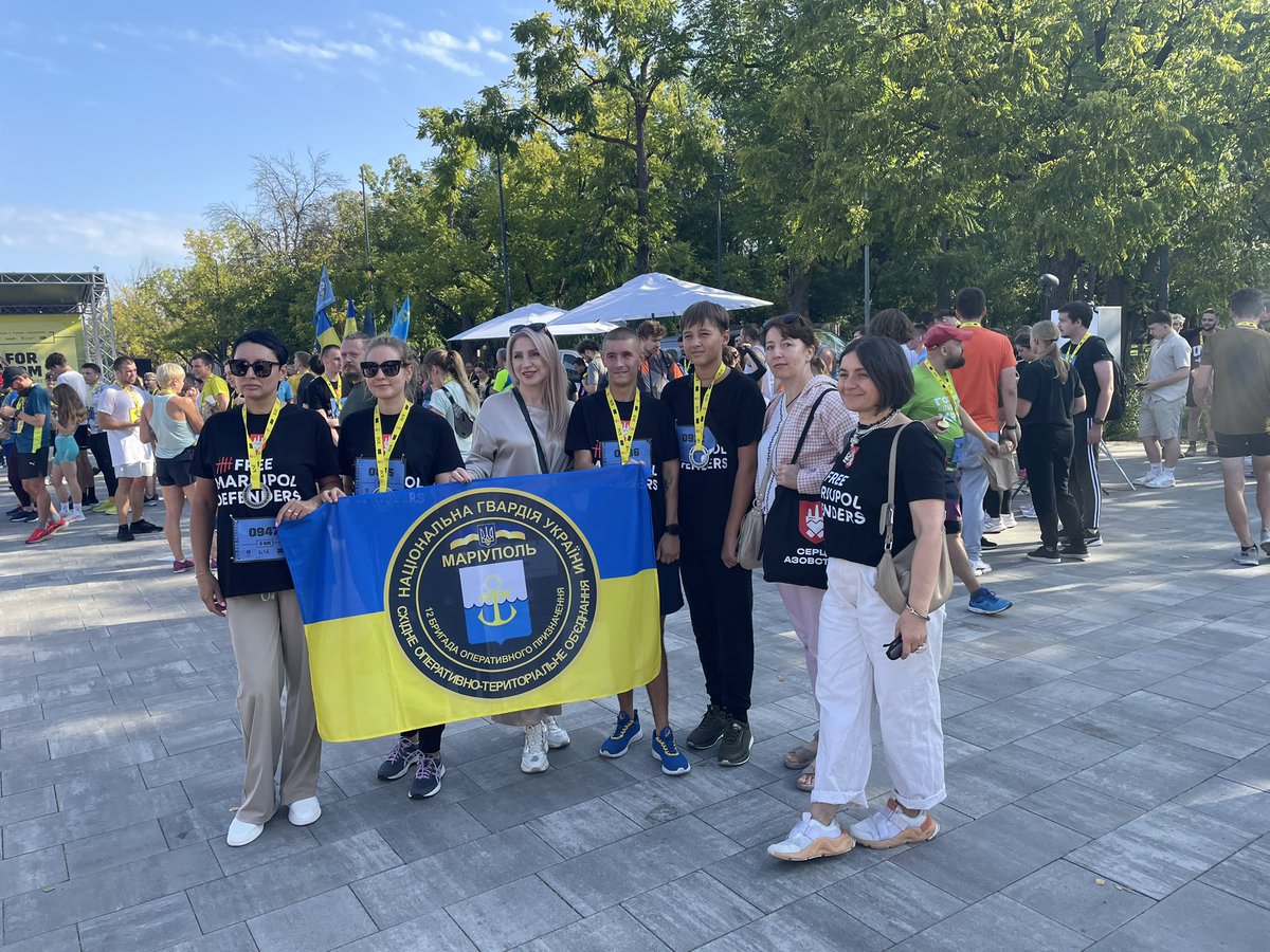 jonasPplesner's tweet image. #runforfreedom - free 🇺🇦 prisoners. Honored to run with the ‘free Mariupol Defenders’ t-shirt. @FedunDana 

Emotional and wonderful day in #Kyiv #DefendDemocracy 

@TimothyDSnyder Rand and did great speech 🎤 in Ukrainian. 

#SlavaUkraini