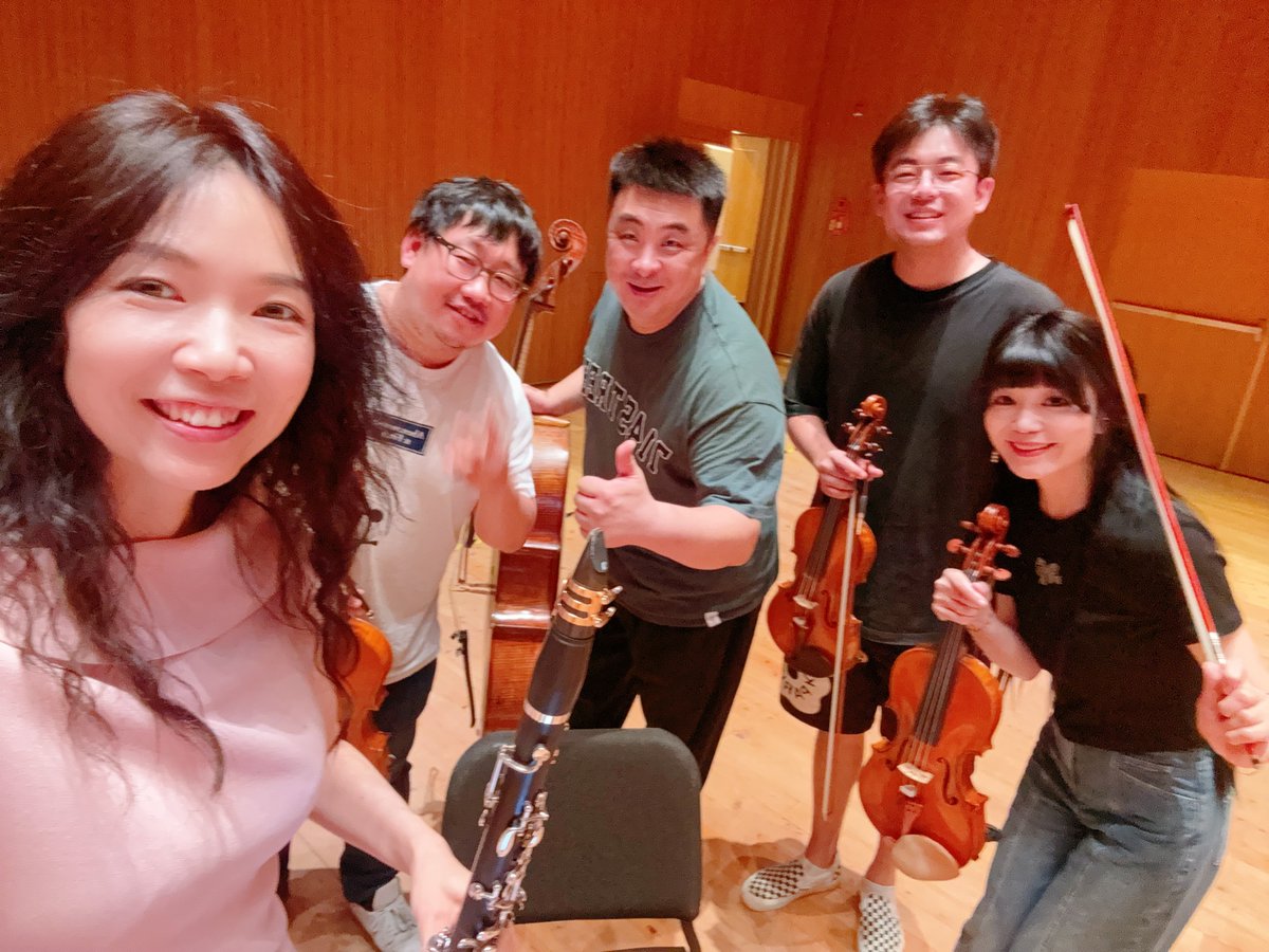 Selfie time! 🤳📸

Wholesome content from the Polaris Quartet as they rehearse for their concert tonight ♥️