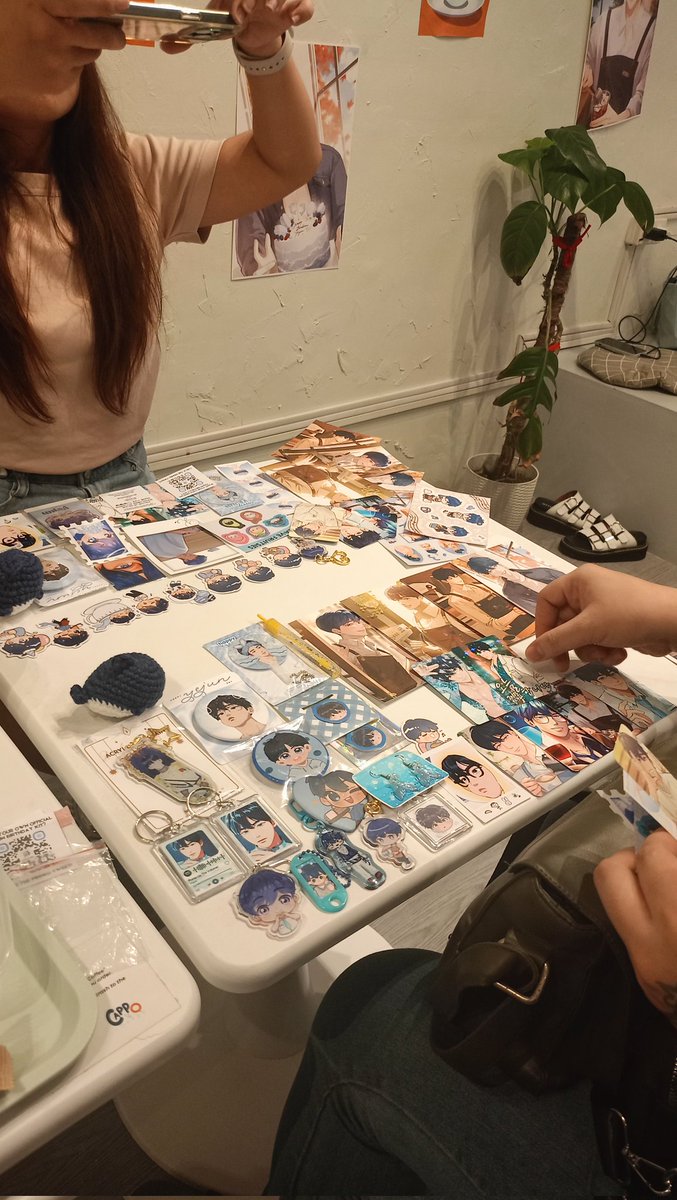 it_is_alisaaaa's tweet photo. May naglalaro ng card game dito. @iemRJ25 @yuhamin21 

#SerenadeFromYejun #YejunCafePH https://t.co/KSkqK7TUSI