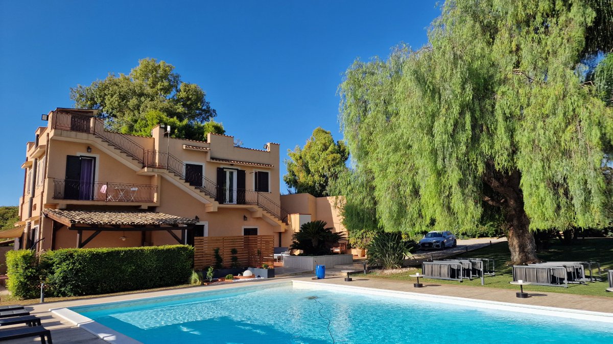 Al is het lokale internet nog zo traag, natuurlijk voldoen we aan de vraag! Terwijl op de redactie van <a href="/Streekstad/">Streekstad Centraal</a> Centraal de radioberichten uitgeschreven worden, kan ik die vanuit een zonnig Sicilië inspreken. Hoe fijn het is dat internet bestaat?!  #vakantie #doorwerken