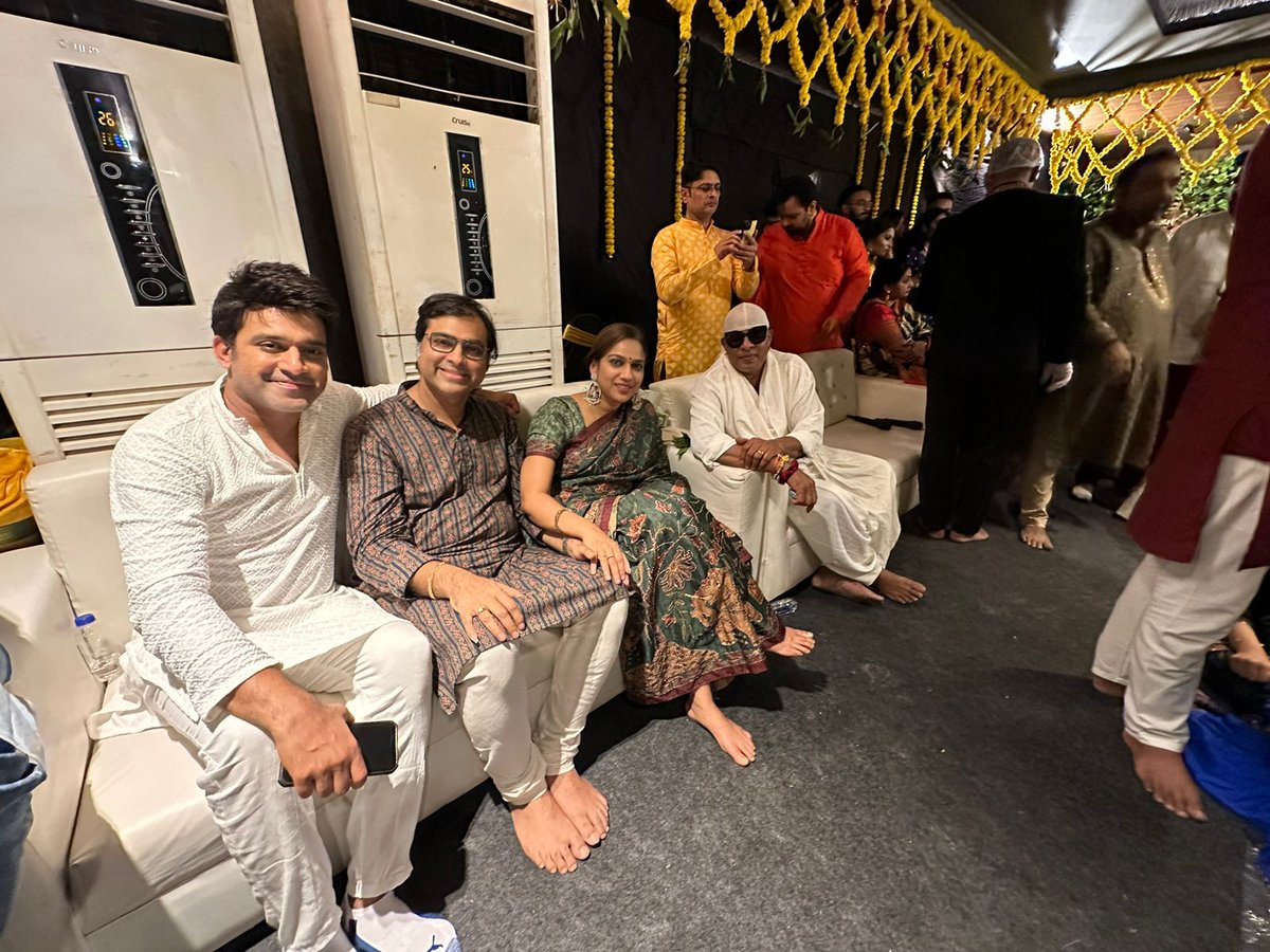 Sivamani (@drumssivamani) on Twitter photo #ganpatibappamorya
Always a pleasure to re-convene at <a href="/Shankar_Live/">Shankar Mahadevan</a>'s home during #ganeshchaturthi 🙏
<a href="/StephenDevassy/">Stephen Devassy</a> <a href="/stringstruck/">Purbayan Chatterjee</a> <a href="/sachin_rt/">Sachin Tendulkar</a> #ganpatibappamorya
Always a pleasure to re-convene at <a href="/Shankar_Live/">Shankar Mahadevan</a>'s home during #ganeshchaturthi 🙏
<a href="/StephenDevassy/">Stephen Devassy</a> <a href="/stringstruck/">Purbayan Chatterjee</a> <a href="/sachin_rt/">Sachin Tendulkar</a>