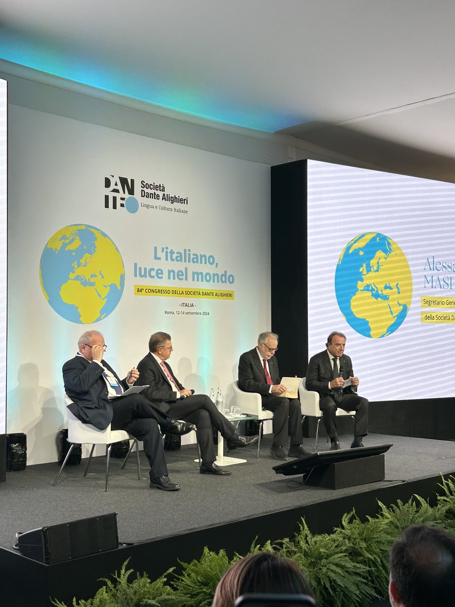 🟨🔵 Ora a Palazzo Firenze la conversazione tra il Presidente Andrea Riccardi, il Segretario generale Alessandro Masi, il Vicesegretario generale Andrea Vincenzoni e l'Amministratore Unico di Dante Alighieri Lab Mario Giro.

Diretta ➡️ congresso.dante.global