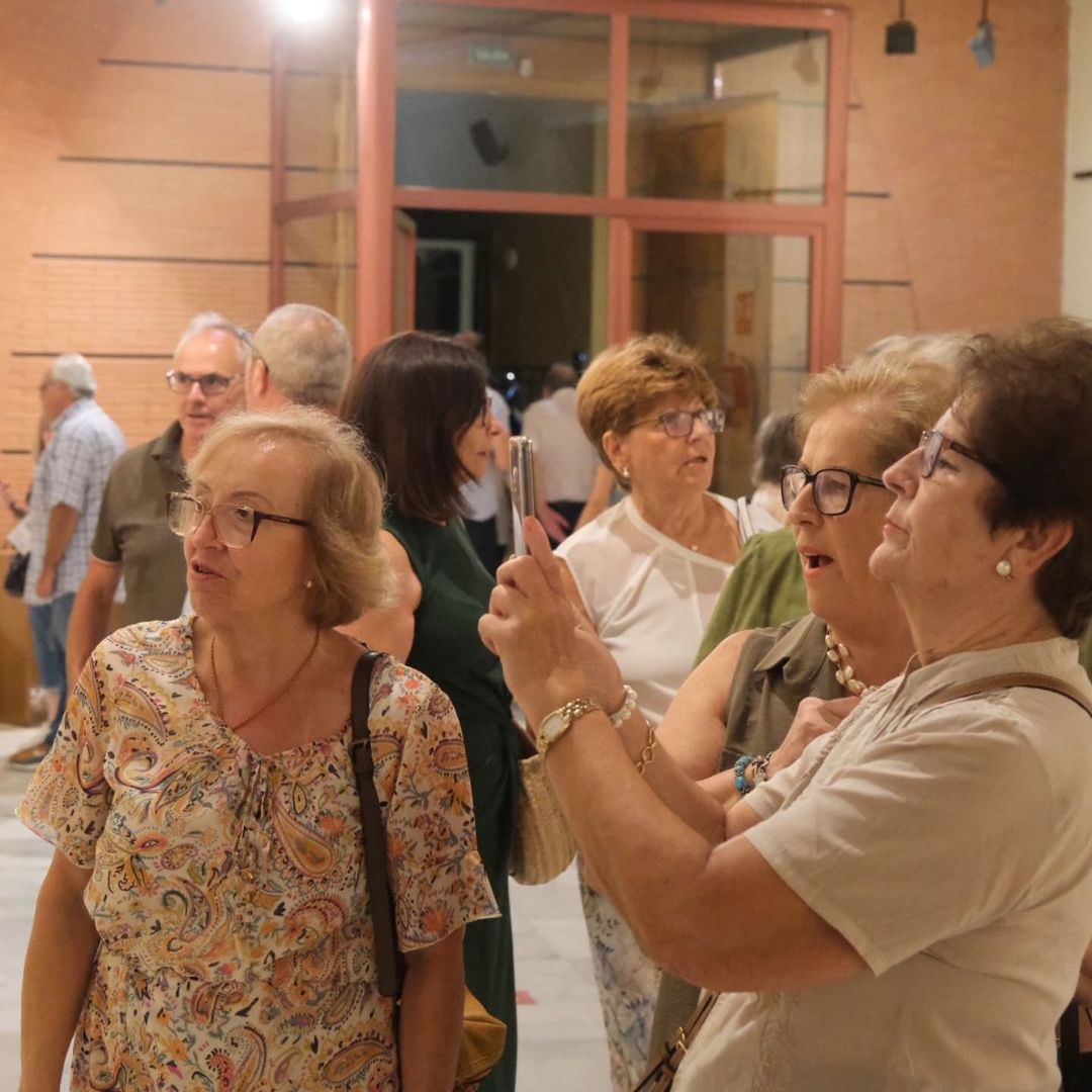 Inauguración de la expo "Cabra es de cine" de la Asociación de Pintores Egabrenses García Reinoso y la Asociación de Fotografía Objetivo Égabro, dentro del 29 Certamen Audiovisual de Cabra 2024. Hasta el 22/09/24 de 20 a 22:30h Sala de Exposiciones Capilla del Antiguo Asilo