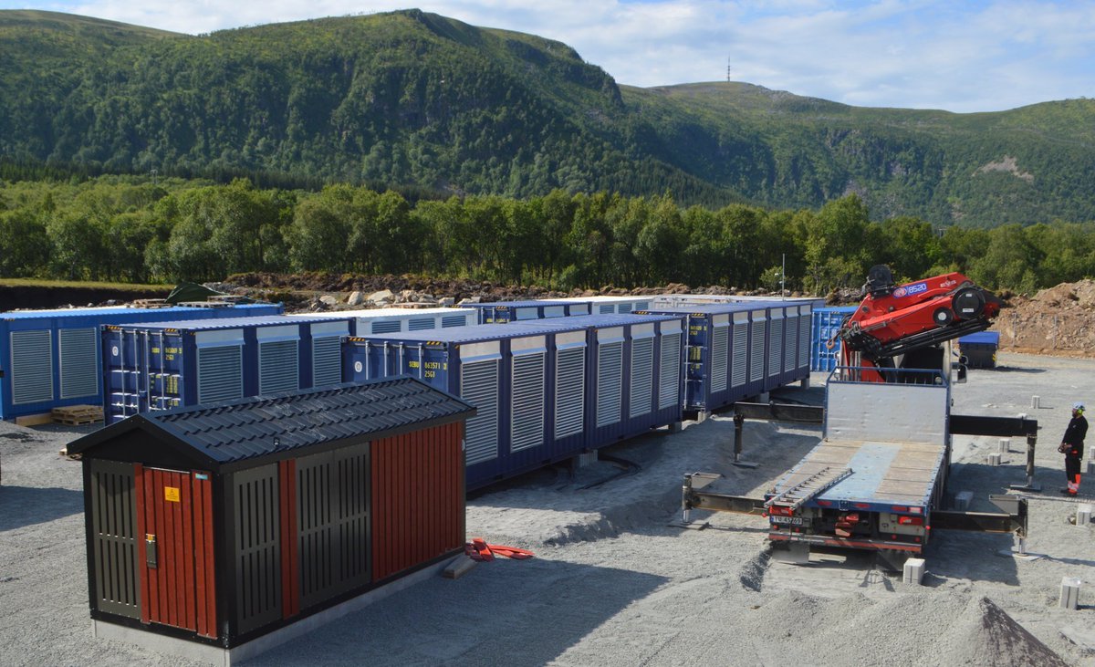 Power bills increased by $300 per year for each home in a Norwegian town after the local #bitcoin miner shut down. 

The miner paid 20% of the area's grid fees, thus subsidizing other consumers. With the miner gone, people's power bills are skyrocketing.

nrk.no/nordland/datas…