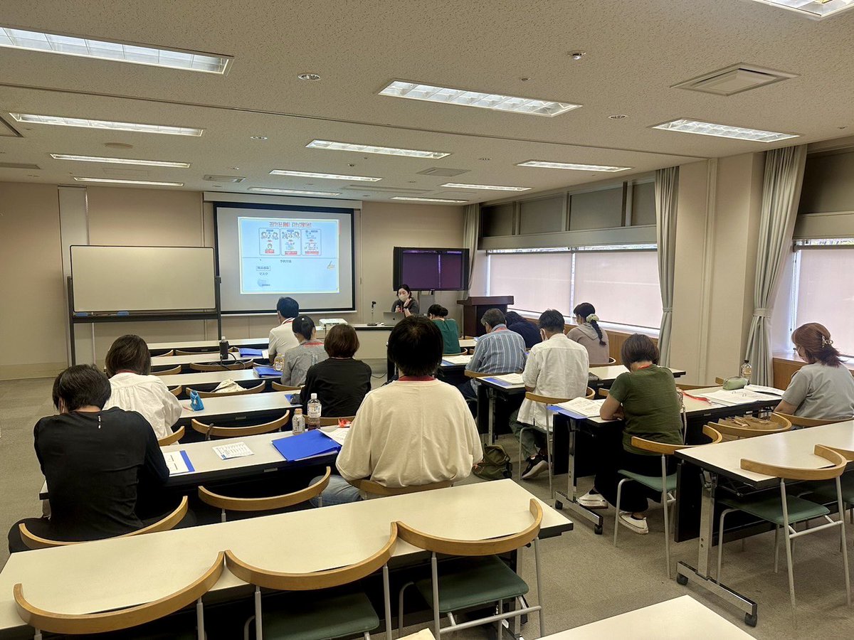 mie_gengo's tweet photo. 失語症支援者養成講座の第二回が開催されました。本日はコミュニケーション支援技法について学びました。失語症の方とどのようにコミュニケーションをとると良いのかを知っていただく事ができたかなと思います。
次回は9月29日身体介助についてです。

#言語聴覚士 #三重県言語聴覚士会 #失語症 https://t.co/gKbwz8QHzF