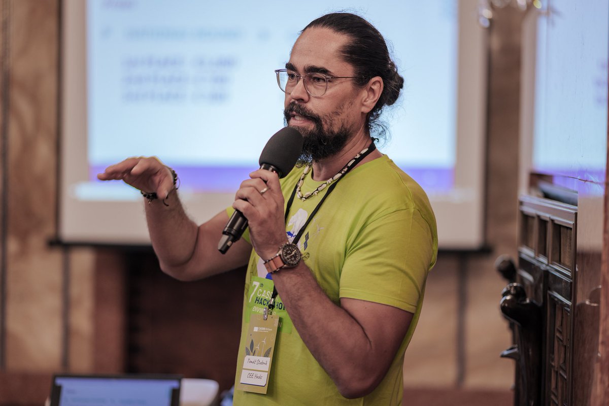 studenik's tweet photo. We are in orbit. 7th CASSINI Hackathon launched in Prague last night. 60 hackers, 48hrs, 3 challenges to help green transition and economy throught EU satellite data. Tune in for final pitches on Sun 15 Sep 15:30 CET via https://t.co/PNO3uxJ83Y @EU4Space @insanebui #cassiniEU #EUSpace #Hackathon