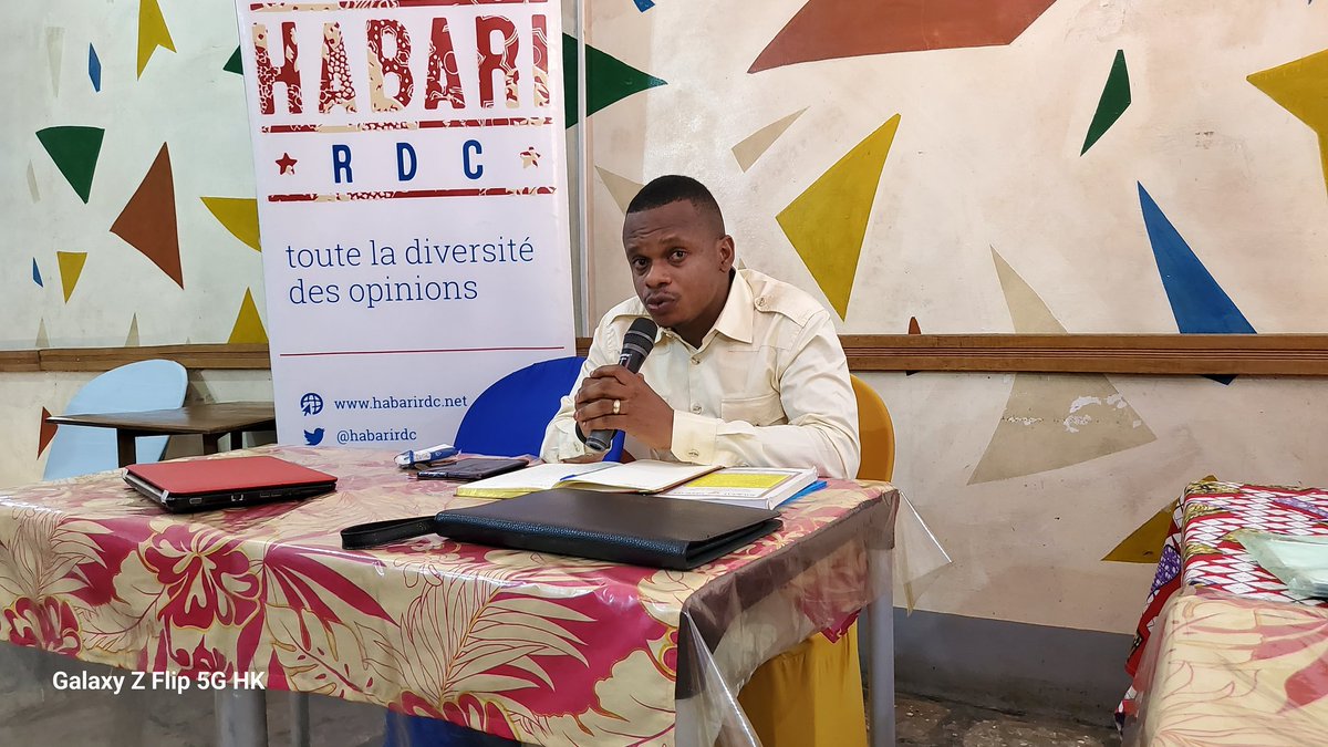 heidimbo2's tweet photo. Pour Me @HilaireNtendayi, député Prov. et conférencier du jour,  le député,  ayant l'obligation de redevabilité envers la population qui l'a élu doit rendre compte de chaque session pendant les vacances parlementaires... #FaceAuxJeunes @habariRDC , @Internews_RDC , @RNW_Media https://t.co/aiESZEI1P0