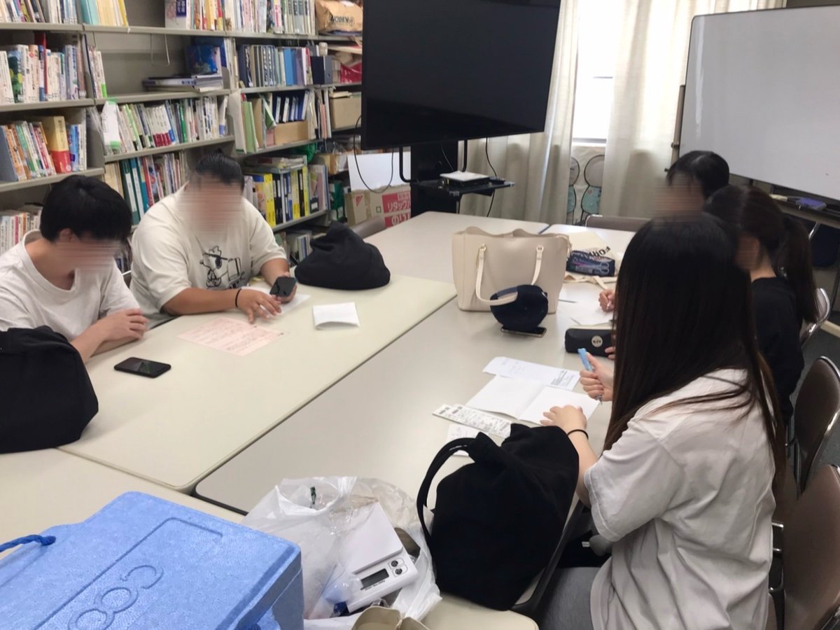 karakure_2024's tweet image. 各班ごとに分かれて、本番に向けて最終会議をしている様子です！

 #京都文教大学
 #kbu
 #近江勧学館
 #カフェからくれない