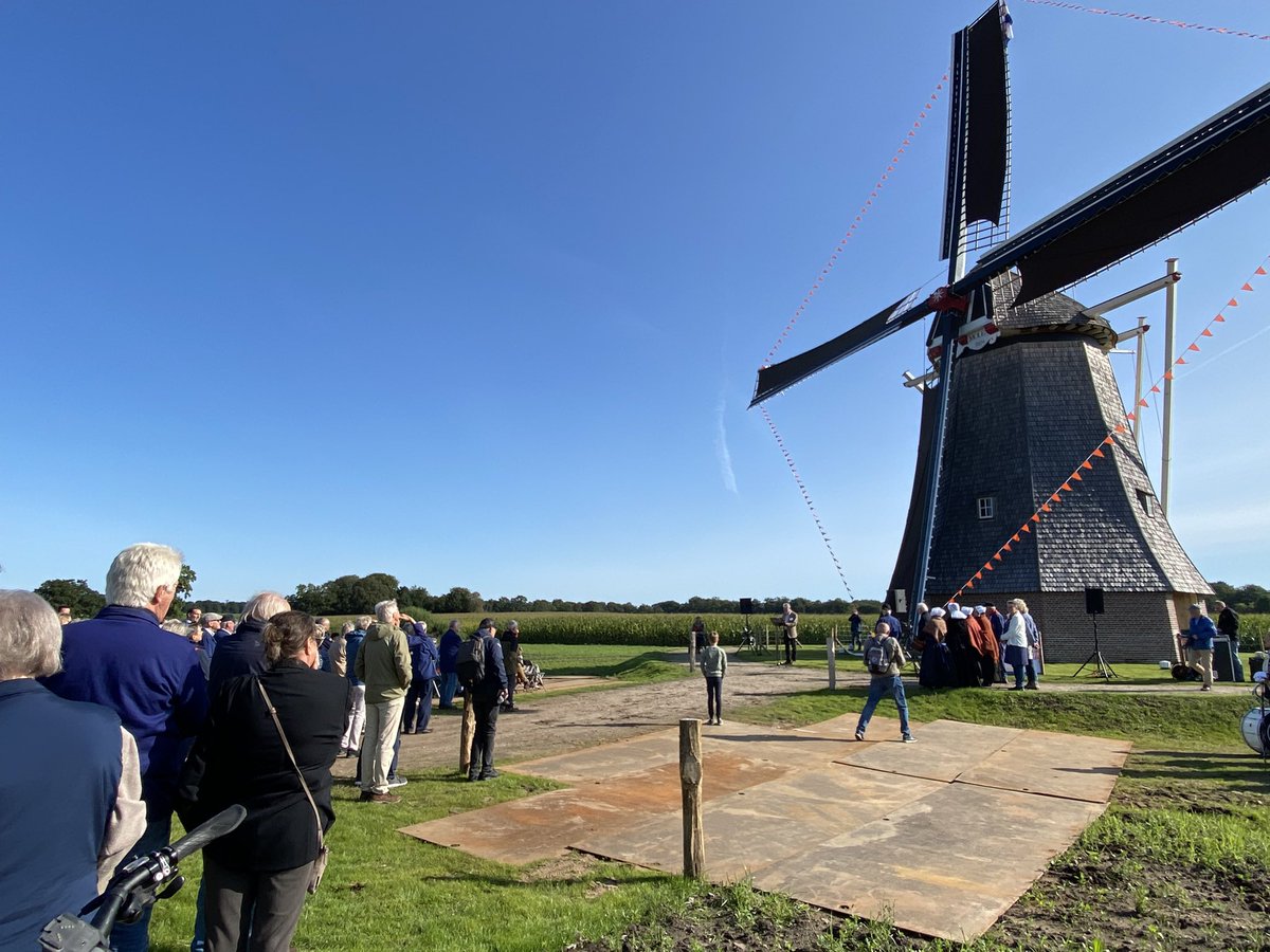 Nu bij de opening van de herbouwde Eschmolen in Delden! De molen krijgt vele functies en wordt zo een levendige ontmoetingsplaats voor Delden en omstreken! Hij is echt mooi geworden!🌻Meer informatie over dit LEADER-project op onze website leaderzuidwesttwente.nl