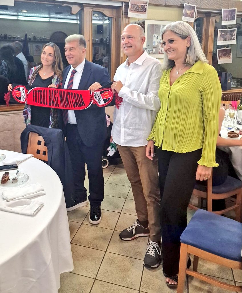 fbmontcada's tweet photo. Ayer estuvimos presentes en el acto de celebración del 50 aniversario de la Peña Barcelonista de Montcada (@pbmontcada ).

Muchas gracias por invitarnos, y muchas gracias a @JoanLaportaFCB por su amabilidad. 

#orgullodeMontcada https://t.co/VzSN2gk3dJ