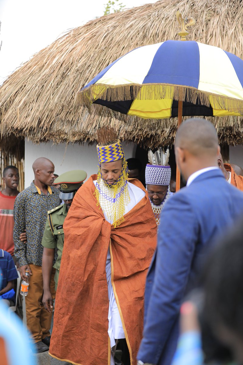 TheBellUg's tweet photo. If you are well familiar with the affairs of cultural institutions in Uganda, tell us what you know about Omukoro gw'okujwara Ekondo in @ObukamaBwaTooro.
#BTUpdates
#EmpangoYa29
📷 Tooro Kingdom. https://t.co/wS28ePrPu2