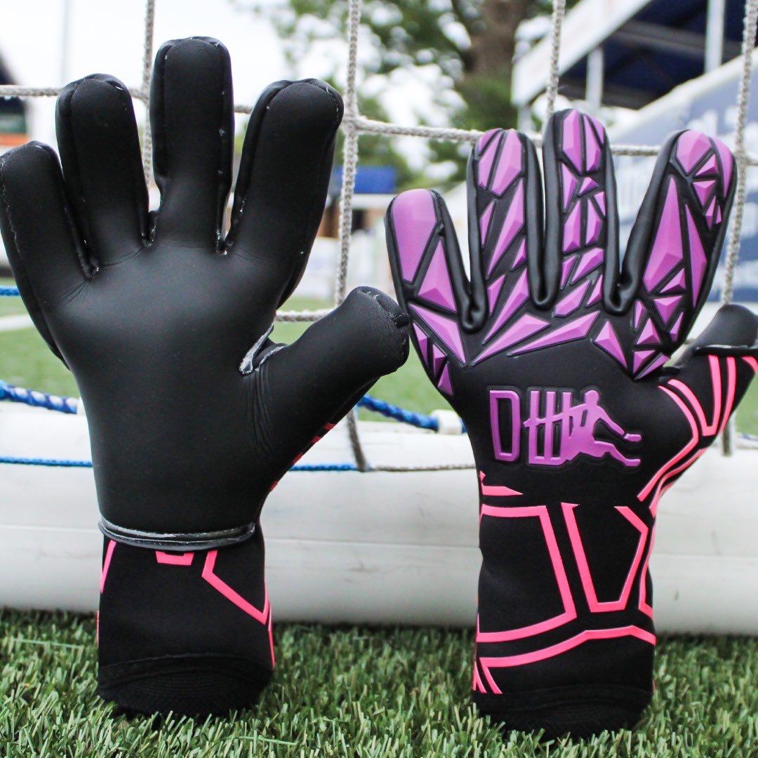 thedwglove's tweet photo. 𝗡𝗲𝘄 𝗥𝗮𝗻𝗴𝗲…🧤
Dropping October 2024! 😬
#thedwglove #teamdw https://t.co/b8bOTbRIpW