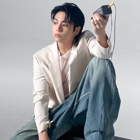 RT AND REPLY

WE LOVE YOU JUNGKOOK
FOREVER WITH JUNGKOOK