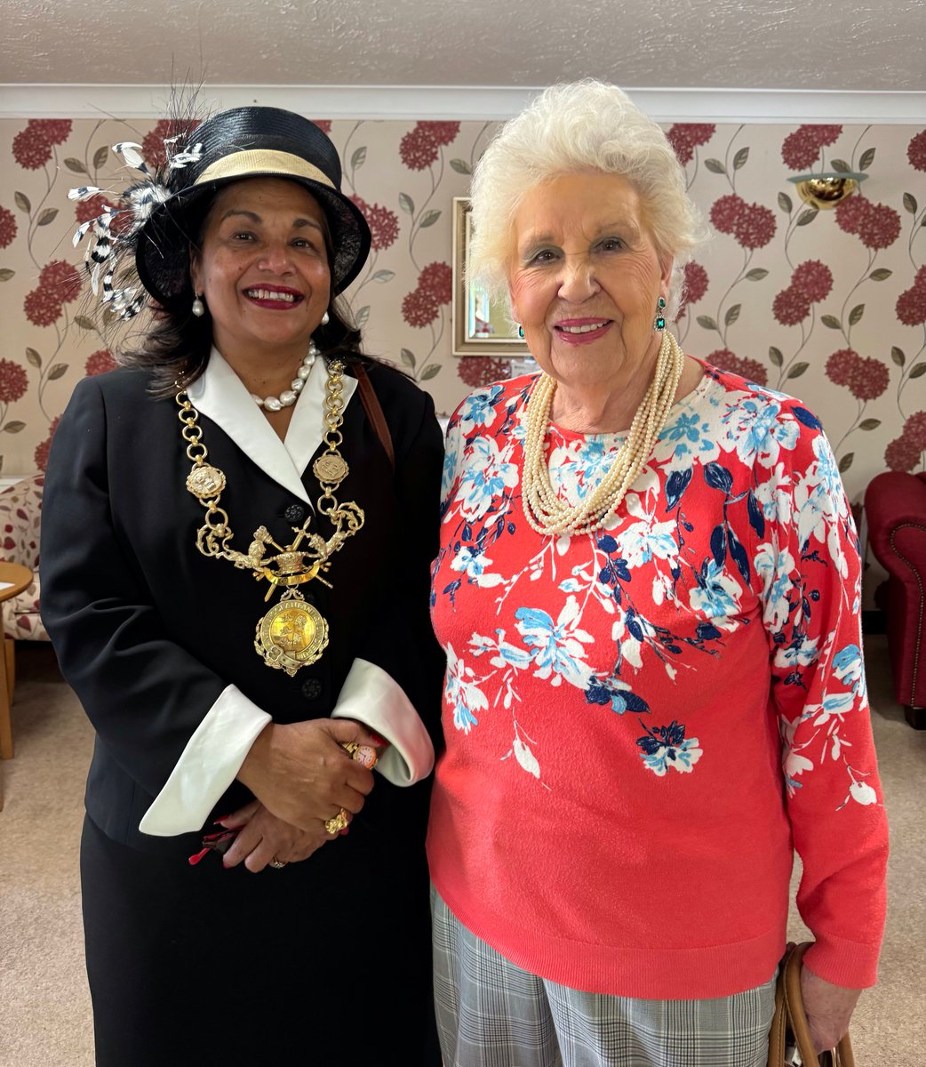The Lord Mayor spent a lovely afternoon visiting the residents at Marlborough Court Nursing Home.

#Chester #LordMayor #Marlborough #NursingHome