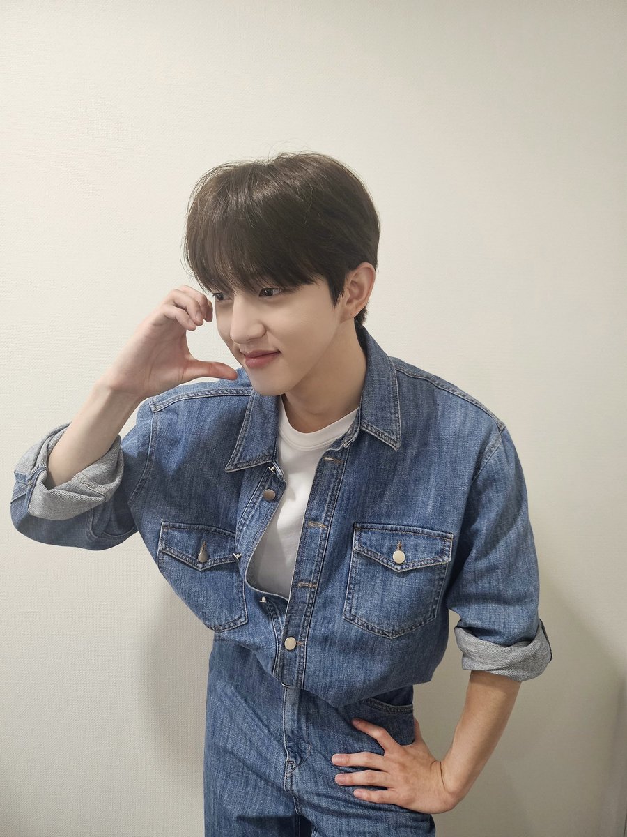 [📸] 240914 JAEHYUN's Story MD EVENT

니스들 덕분에 행복한 하루☘️
추억의 한 페이지 추가 완료 (´｡• ◡ •｡`) ♡

#GoldenChild #골든차일드 #GNCD
#봉재현 #BONGJAEHYUN