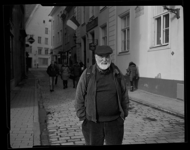 lassetur's tweet image. ---------------------------------------------
Hermann Kopp in Tallinn, March 21, 2016, photographed with a Linhof 4x5 inch camera. People stood silently around, watching.
#Kopp #Tallinn #lassetur #Linhof