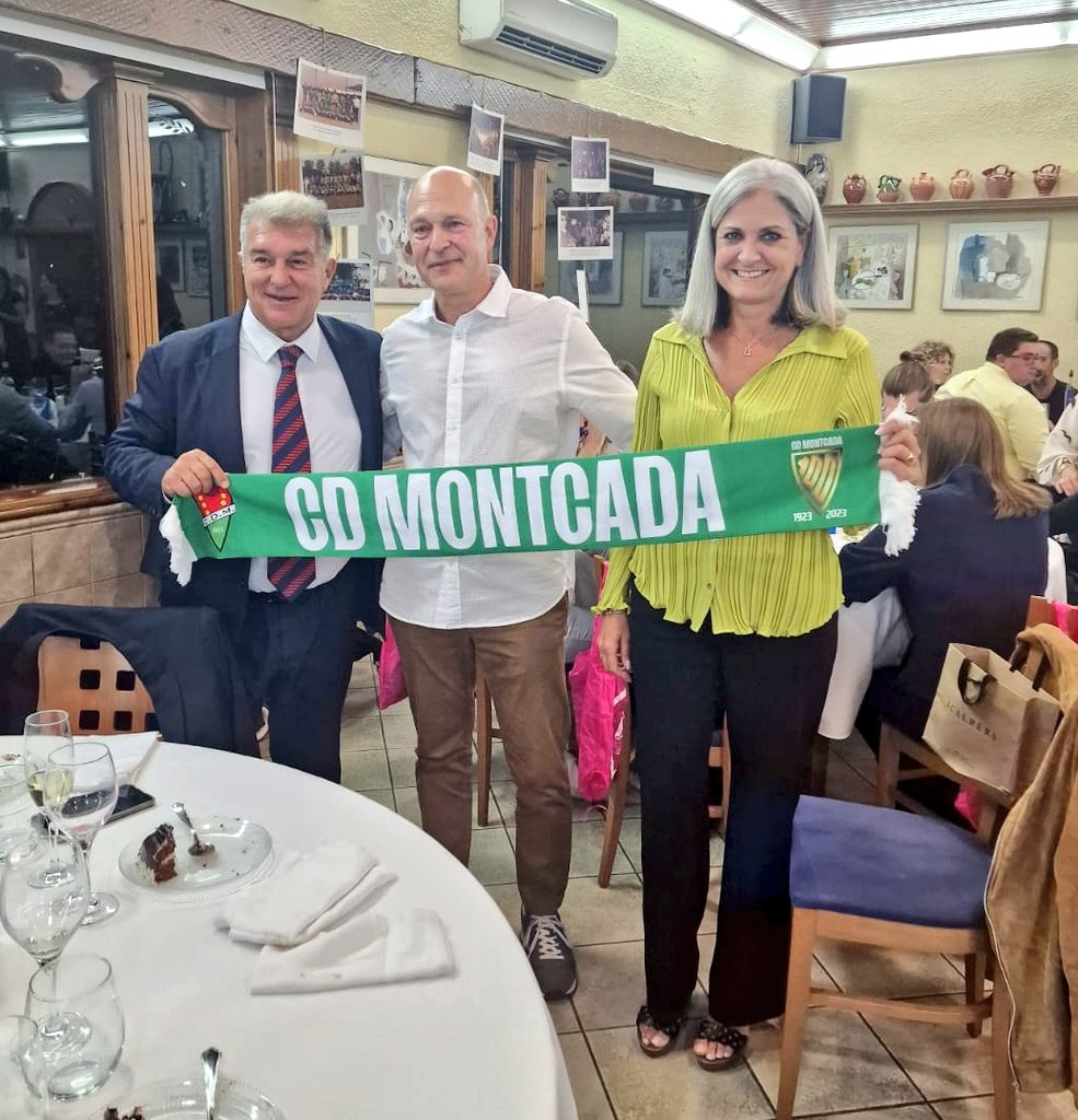 CDMontcada's tweet photo. Ahir vam estar presents en l'acte de celebració del 50è aniversari de la @pbmontcada .

En la imatge, el nostre President @joanal68 amb la seva parella Laura, i el President del FC Barcelona @JoanLaportaFCB .

Moltes gràcies per convidar-nos i per l'amabilitat.

#endavantMontcada https://t.co/VKqhpi3mhk