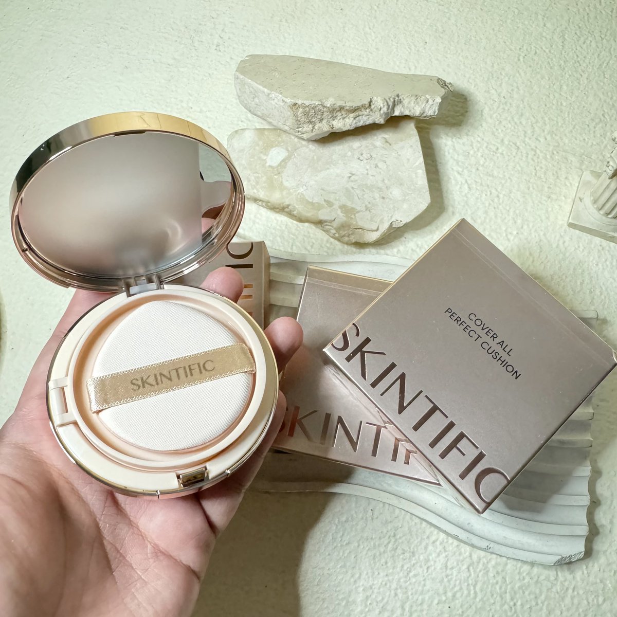 skincareforfun's tweet photo. Giveaway Skintific Cushion 🪄🎉🛍️

Only RT, 🤍 tweet ini dan wajib follow twitterku. Rep shade kamu dan pilihan cushion. Contoh: 'Mau Stay Velvet Matte / Cover All Perfect Air shade Ivory'.

Aku undi secepatnya ya, good luck!!!🫶🏻🤍 https://t.co/2DUKhvCSE5