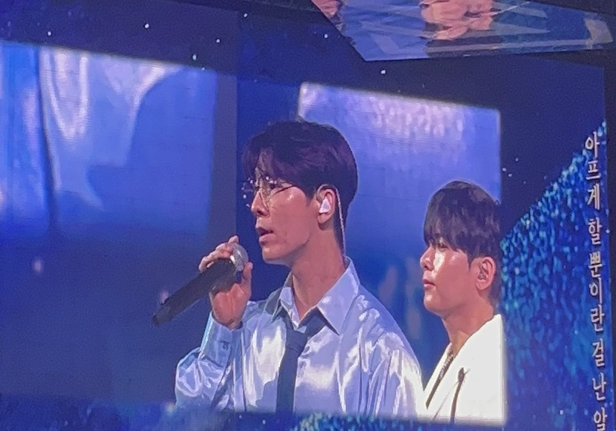 Him in kacamata gantenf banget 😭😭😭

#SuperShow_Spinoff_Halftime
#Superjunior