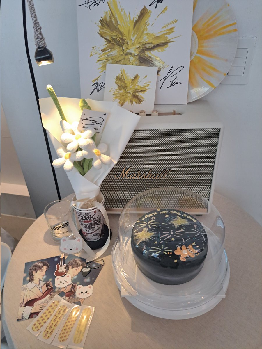 parrot_touched's tweet photo. 터치드 윤민 생일이벤트 방문후기 1.
금손선생님들의 팬아트 너무 귀엽구요
컵윤민님과 창문뒤의 윤민님 투샷❤️
#샛별이들의_중심_윤민
#LOOK_AT_THE_STARS_YM https://t.co/Uy9mGvwmYO