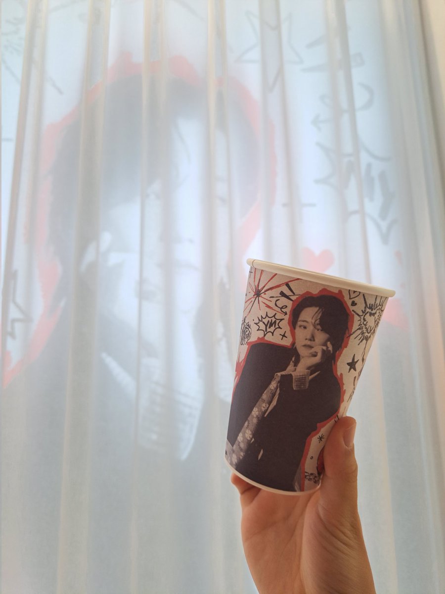 parrot_touched's tweet photo. 터치드 윤민 생일이벤트 방문후기 1.
금손선생님들의 팬아트 너무 귀엽구요
컵윤민님과 창문뒤의 윤민님 투샷❤️
#샛별이들의_중심_윤민
#LOOK_AT_THE_STARS_YM https://t.co/Uy9mGvwmYO
