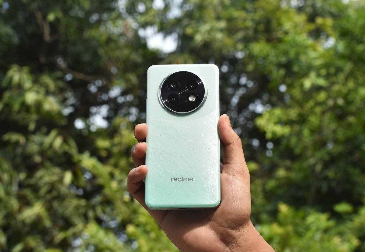 Parthibroy16's tweet photo. Finally, the wait is over!! realme 13+ 5G is here and with a bang!!
#realme13plus5G
#UltraSpeedTripleCombo

Unboxing Speed Green realme 13+ 5G: Speed Ahead
https://t.co/TulYV5S7O2 https://t.co/606GY0APHV