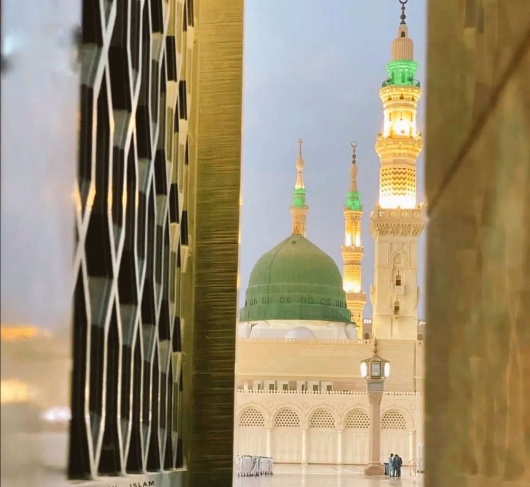 Htcyl1's tweet photo. بِسْمِ اللّٰهِ الرَّحْمٰنِ الرَّح۪يمِ
وَمَٓا اَرْسَلْنَاكَ اِلَّا رَحْمَةً لِلْعَالَمٖينَ ﴿١٠٧﴾
 Ve seni ancak âlemlere rahmet olarak gönderdik
Enbiya,107.. 

#mevlidkandilimizmübarekolsun ♥️🥀🦋 https://t.co/HKU8ck4xYm