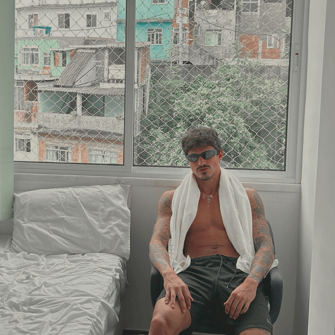 ⠀⠀! 𓆩𓆪  Edoardo Fiore.
⠀⠀ ! 𓆩𓆪  29 años. 
 ⠀⠀! 𓆩𓆪  Italiano.
 ⠀⠀! 𓆩𓆪  Inferno.
 ⠀⠀! 𓆩𓆪  Corredor en carreras ilegales.
 ㅤㅤㅤ   Hermano de <a href="/millicnreasons/">‍‍ ‍‍ 𝓥𝗮𝗹𝗲𝗻𝘁𝗶𝗻𝗮</a>
 ⠀⠀! 𓆩𓆪  FC. Leo Brum.