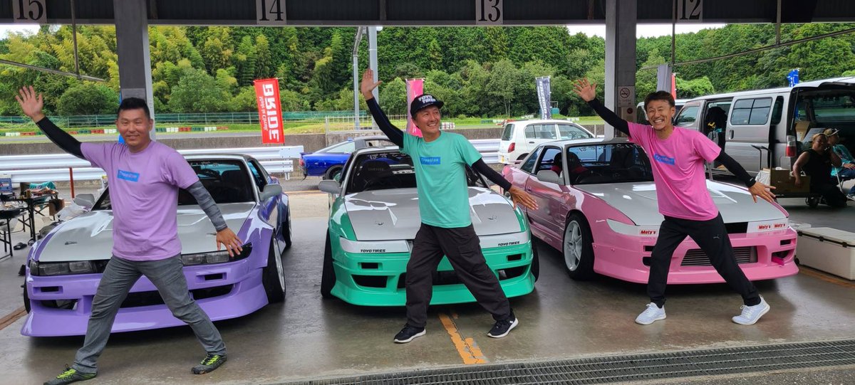 truemanracing's tweet photo. ぱすてるらいだー❗️
おじさん3人で結成しました😆
コツコツ製作したS13は14タービン仕様のレギュレーションで楽しく走れます。
ギャル走でデモラン出来て楽しかったですね❗️

#TOYOTIRES https://t.co/1ZfuWkRwEl