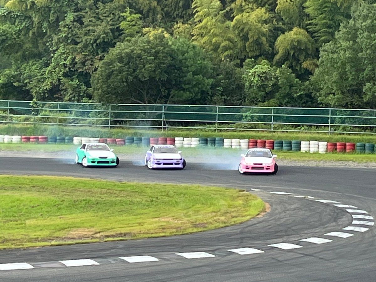 truemanracing's tweet photo. ぱすてるらいだー❗️
おじさん3人で結成しました😆
コツコツ製作したS13は14タービン仕様のレギュレーションで楽しく走れます。
ギャル走でデモラン出来て楽しかったですね❗️

#TOYOTIRES https://t.co/1ZfuWkRwEl