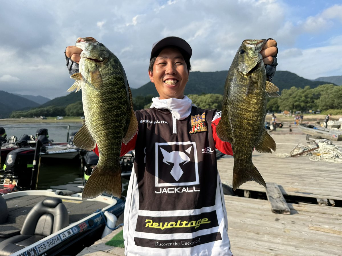 natsukin2220's tweet image. JBTOP50第4戦KEITECH cup桧原湖2日目
信じた釣りで3本2544gで単日14位
重量順は2位で決勝を迎えます。
TOPとウェイト差がありますが、明日は全てを出し切ってきます‼️
#jbtop50 
#桧原湖 
#KEITECH cup
#ゴールドハウス目黒 
#jackall 
#revoltage 
#onシューズ 
#levitate